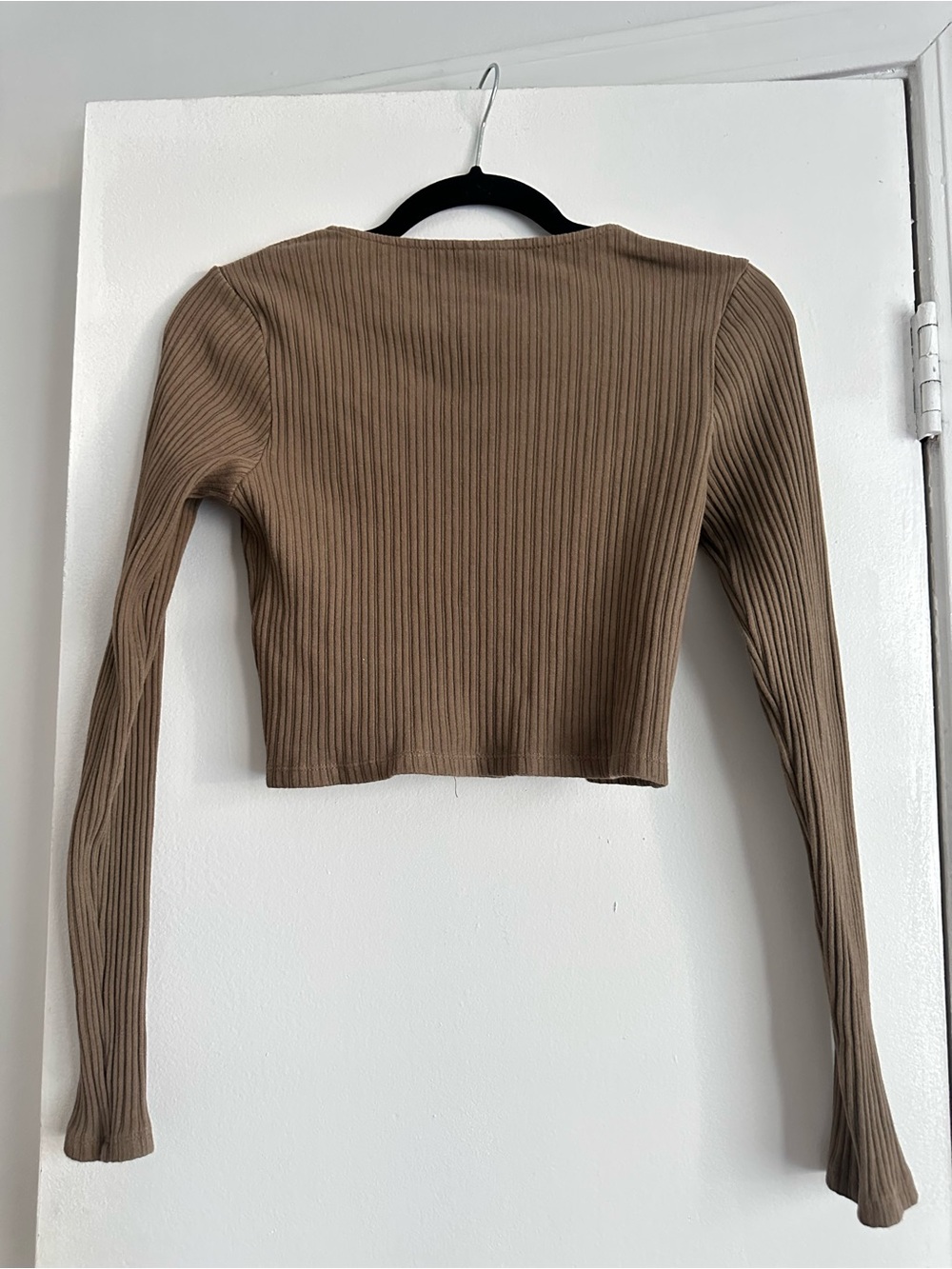 Noisy May Cropped Ribbed Button-Front Long Sleeve Top in Green - Picture 2 of 3